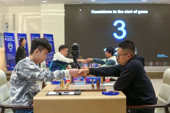 桥本近先问：宋先生，那我们什么时候签合同呢？宋荣誉说：等我把我妹妹的尸体或者骨灰带回金陵、给她办完葬礼之后再择机跟桥本先生签约吧。